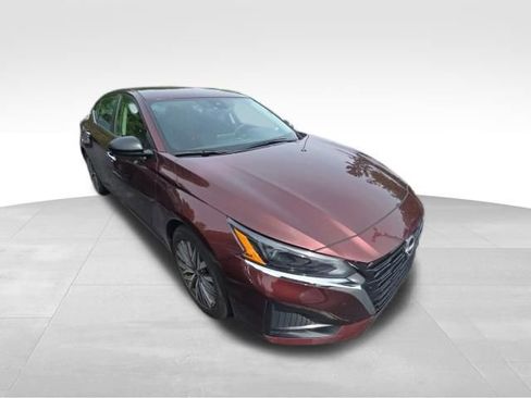 Used 2025 Nissan Altima 2.5 SV FWD image 7