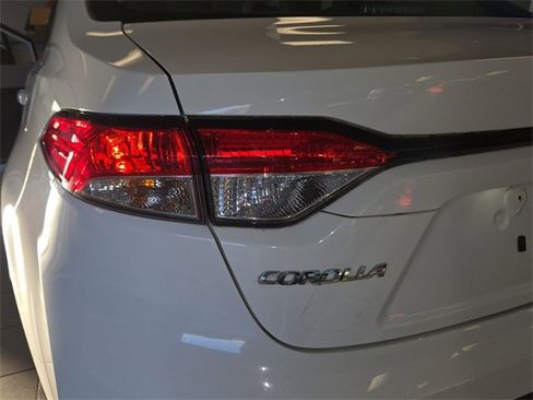Used 2022 Toyota Corolla LE image 26