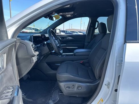 Used 2024 Chevrolet Traverse LT image 8