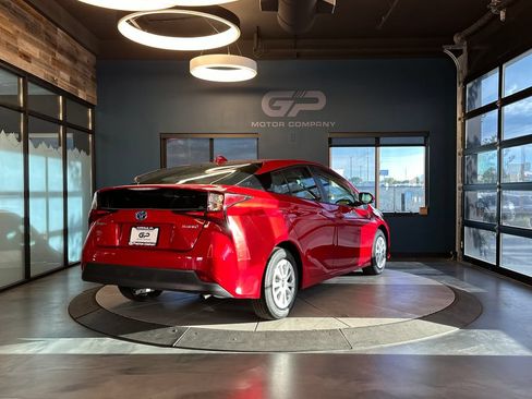 Used 2022 Toyota Prius LE FWD image 3