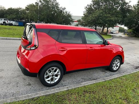 Used 2025 Kia Soul LX w/ LX Technology Package FWD image 6