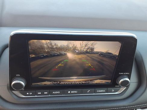 Used 2023 Nissan Rogue SV image 25