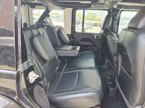 Used 2023 Jeep Wrangler Unlimited Sahara w/ Cold Weather Group image 19