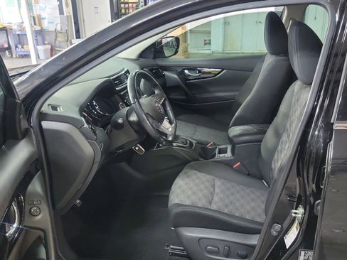 Used 2021 Nissan Rogue Sport SV image 11