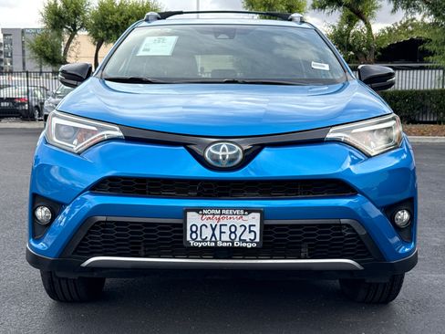 Certified 2018 Toyota RAV4 SE AWD/4WD image 4