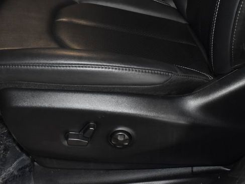 Certified 2025 Chrysler Pacifica Select image 13