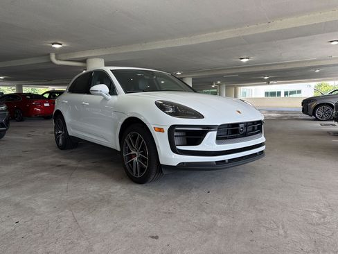 Used 2023 Porsche Macan S AWD/4WD image 6