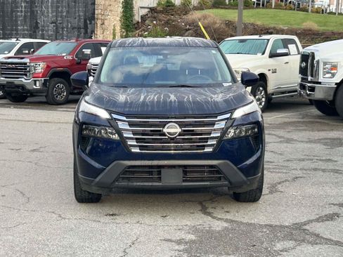 Used 2024 Nissan Rogue SV AWD/4WD image 2
