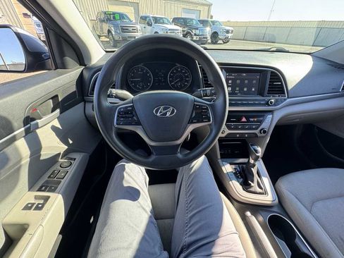 Used 2017 Hyundai Elantra SE image 30