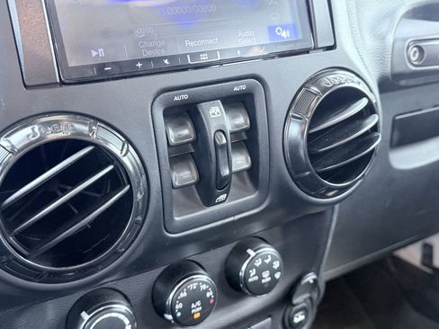 Used 2018 Jeep Wrangler Unlimited Rubicon image 66