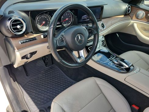 Used 2017 Mercedes-Benz E 400 4MATIC Wagon image 4