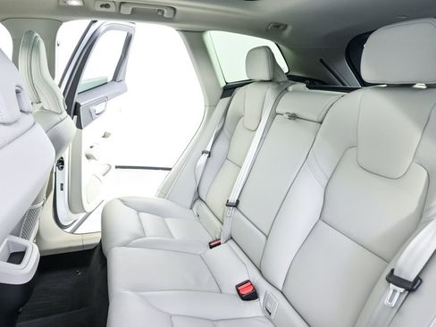 Certified 2023 Volvo XC60 B5 Plus w/ Protection Package Premier image 21