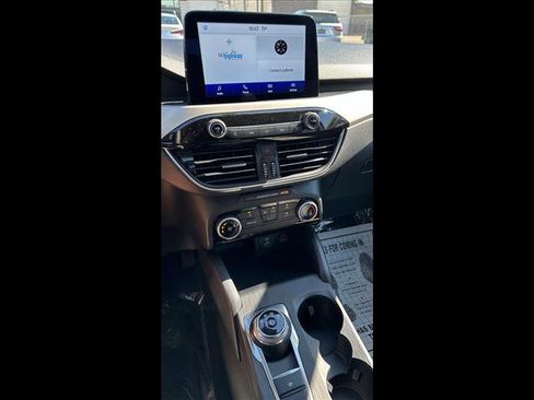 Used 2022 Ford Escape SE image 9