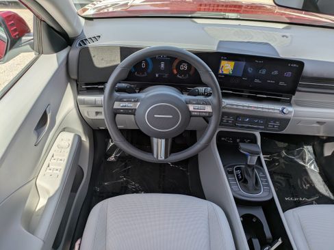 Used 2025 Hyundai Kona SEL FWD image 15