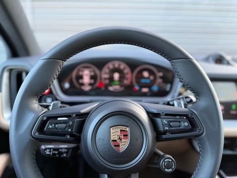 New 2025 Porsche Cayenne E-Hybrid AWD/4WD image 18
