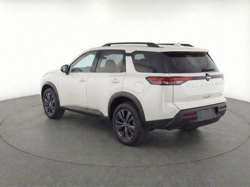 Used 2024 Nissan Pathfinder SV image 7