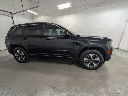 Used 2022 Jeep Grand Cherokee Limited 4xe w/ Luxury Tech Group II AWD/4WD image 3