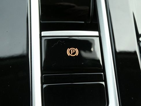 New 2025 Volkswagen Atlas Peak Edition SE image 17