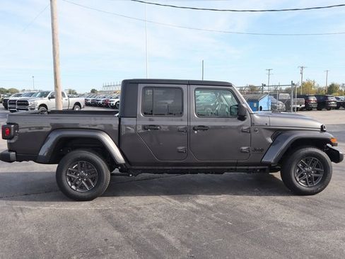 New 2025 Jeep Gladiator Sport image 3