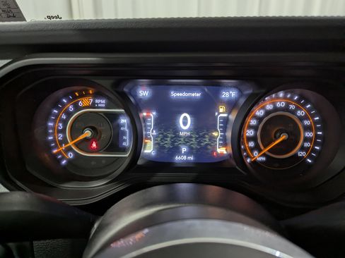 Used 2024 Jeep Wrangler Unlimited Sahara image 16