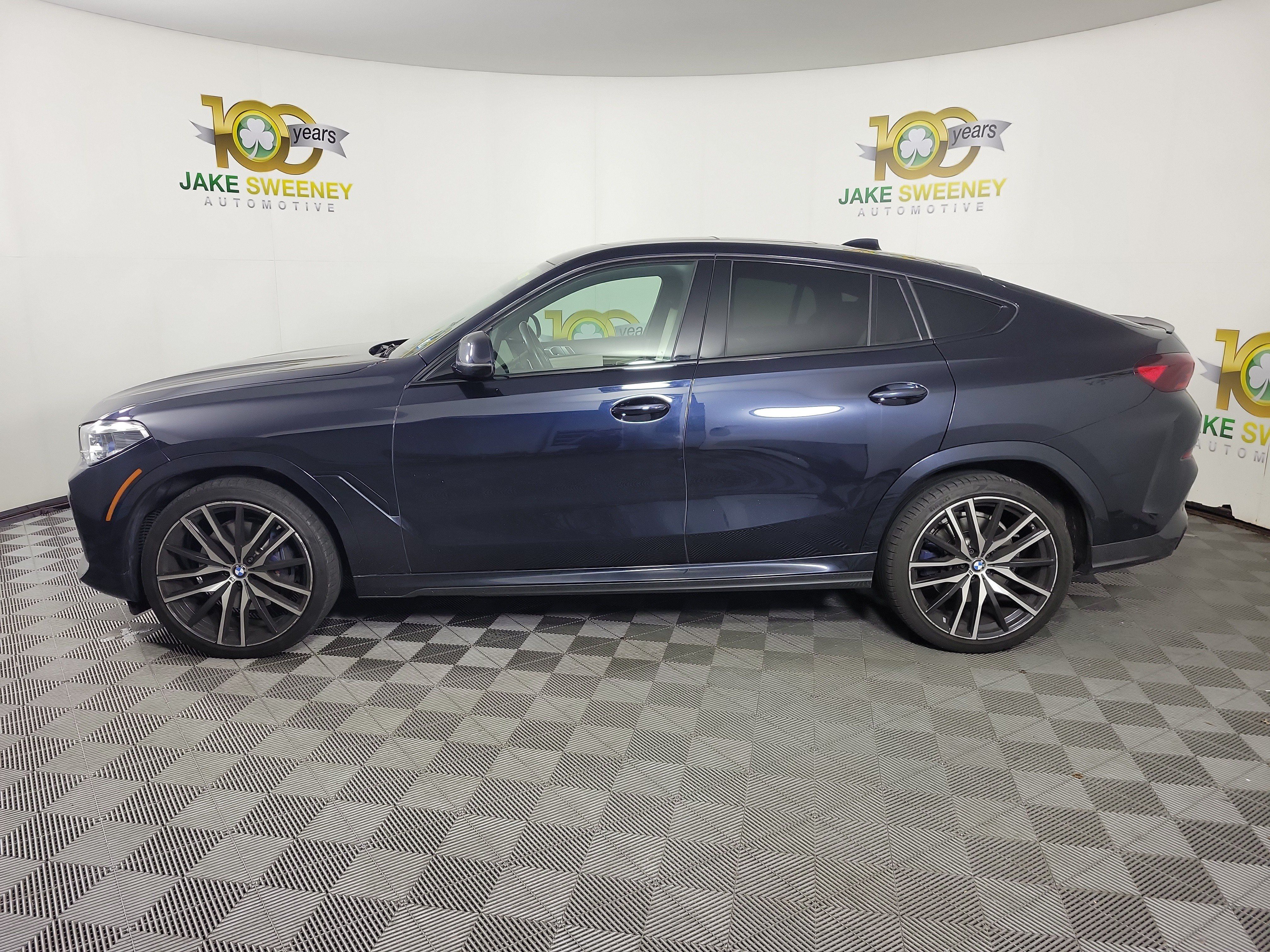 Used 2021 BMW X6 xDrive40i w/ Executive Package AWD/4WD image 2