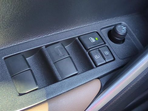 Used 2026 Toyota Corolla Cross XLE w/ Convenience Package FWD image 20