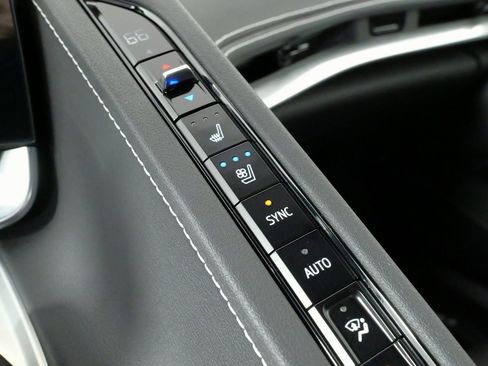 Used 2021 Chevrolet Corvette Stingray w/ Z51 Performance Package image 69