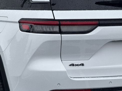 New 2026 Jeep Grand Cherokee Limited w/ Limited Altitude Package image 32