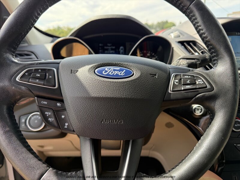 Used 2018 Ford Escape Titanium w/ Ford Safe & Smart Package AWD/4WD image 26