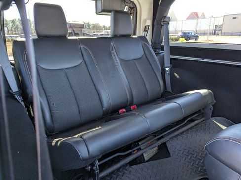 Used 2017 Jeep Wrangler 75th Anniversary image 28