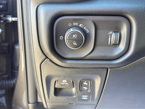 New 2026 RAM 1500 4x4 Crew Cab image 19