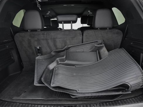 Used 2024 GMC Acadia Denali image 13