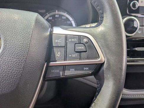 Used 2023 Toyota Highlander LE image 14