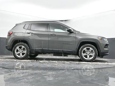 Used 2024 Jeep Compass Latitude image 48