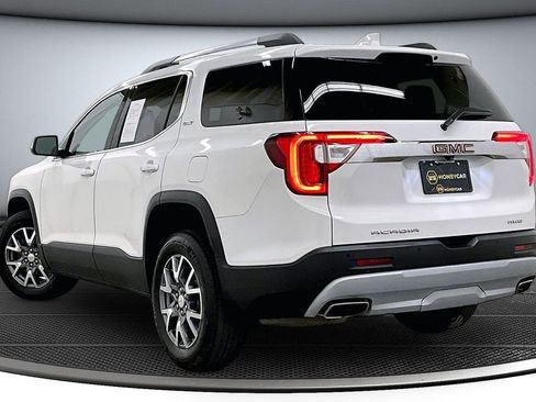 Used 2023 GMC Acadia SLT AWD/4WD image 4