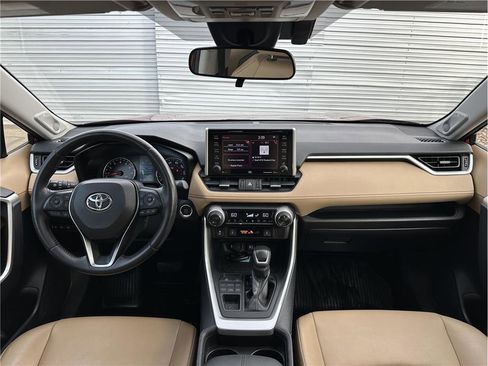 Used 2019 Toyota RAV4 XLE Premium image 19