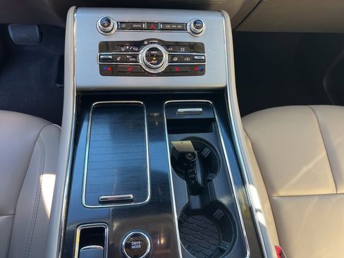 Used 2022 Lincoln Aviator AWD w/ Premium Package image 17