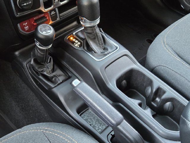 Used 2024 Jeep Wrangler Unlimited AWD/4WD image 22