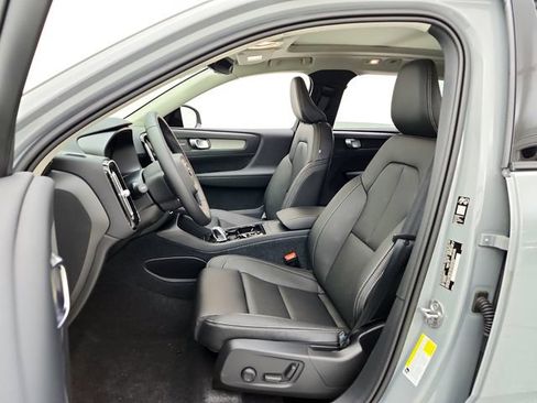 New 2026 Volvo XC40 B5 Plus w/ Climate Package AWD/4WD image 17
