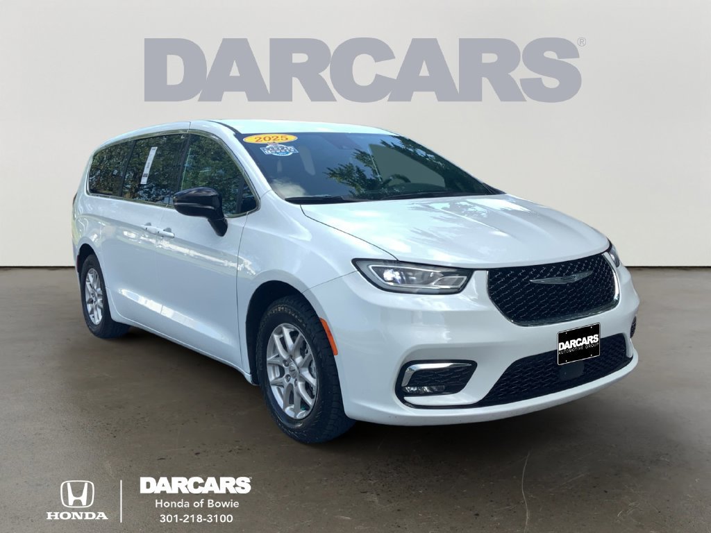Used 2025 Chrysler Pacifica Select FWD image 1