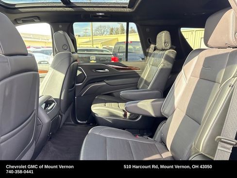 Used 2023 Cadillac Escalade Premium Luxury image 16