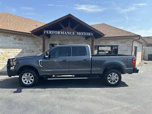Used 2017 Ford F250 XLT w/ XLT Value Package AWD/4WD image 2
