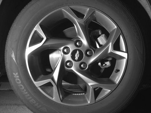 Used 2025 Chevrolet Trax LT FWD image 16