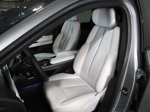 Used 2024 Cadillac Lyriq Luxury image 14