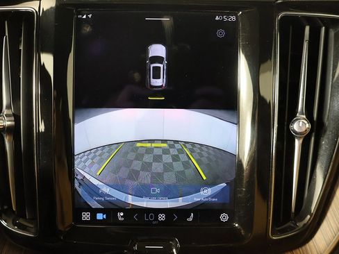 Used 2022 Volvo XC60 B6 Inscription w/ Climate Package image 47