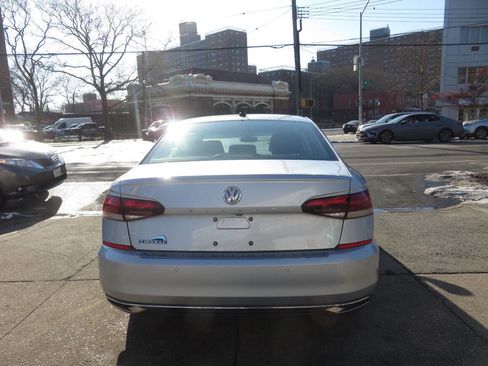 Used 2020 Volkswagen Passat 2.0T SEL image 8