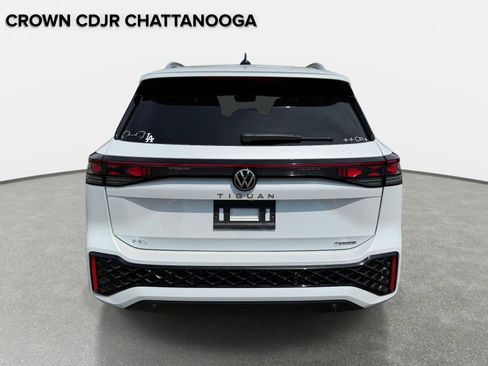 Used 2025 Volkswagen Tiguan SEL R-Line AWD/4WD image 13