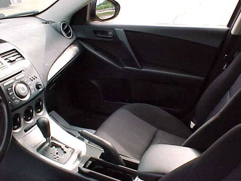 Used 2010 MAZDA MAZDA3 i Sport FWD image 14
