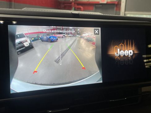Used 2024 Jeep Wrangler Unlimited Sahara AWD/4WD image 24
