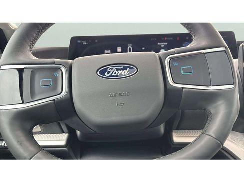 Used 2025 Ford Expedition Active image 18